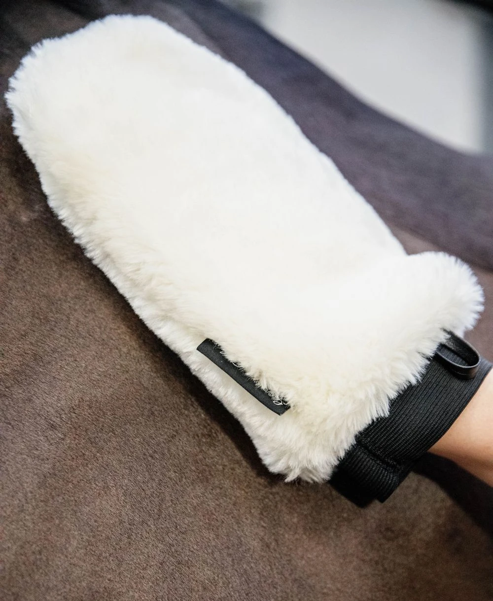 Grooming Deluxe Sheepskin Grooming Glove 2 Grooming Deluxe Sheepskin Grooming Glove - Image 2