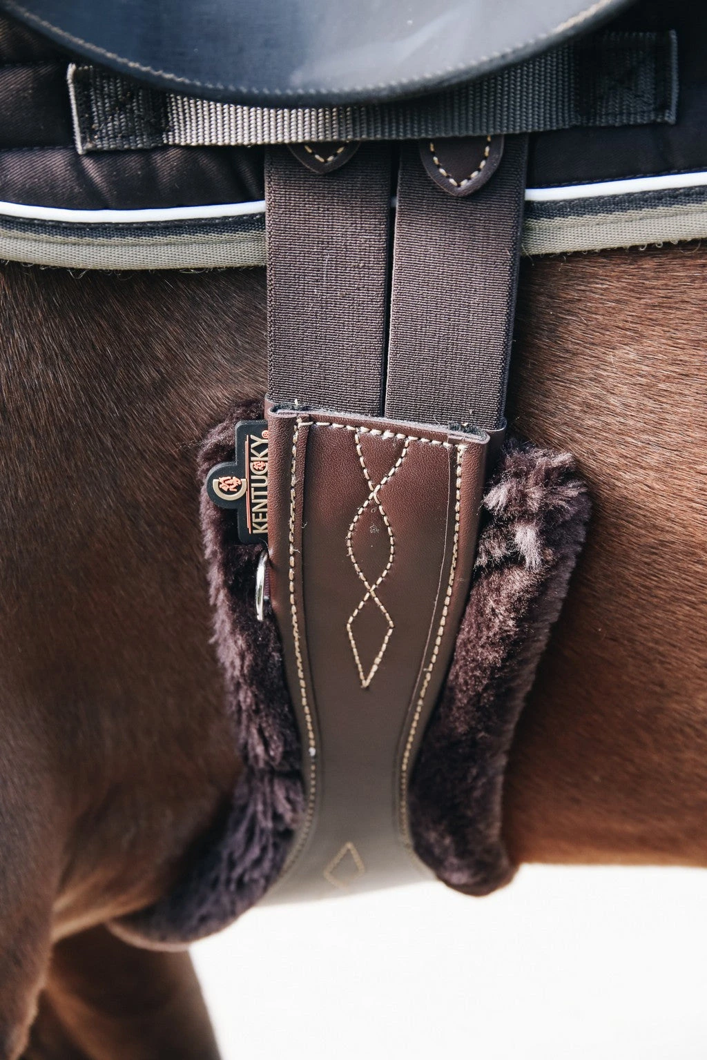 Kentucky Horsewear Sheepskin Anatomic Girth Cover Brown 2 Kentucky Horsewear Sheepskin Anatomic Girth Cover Brown - Image 2